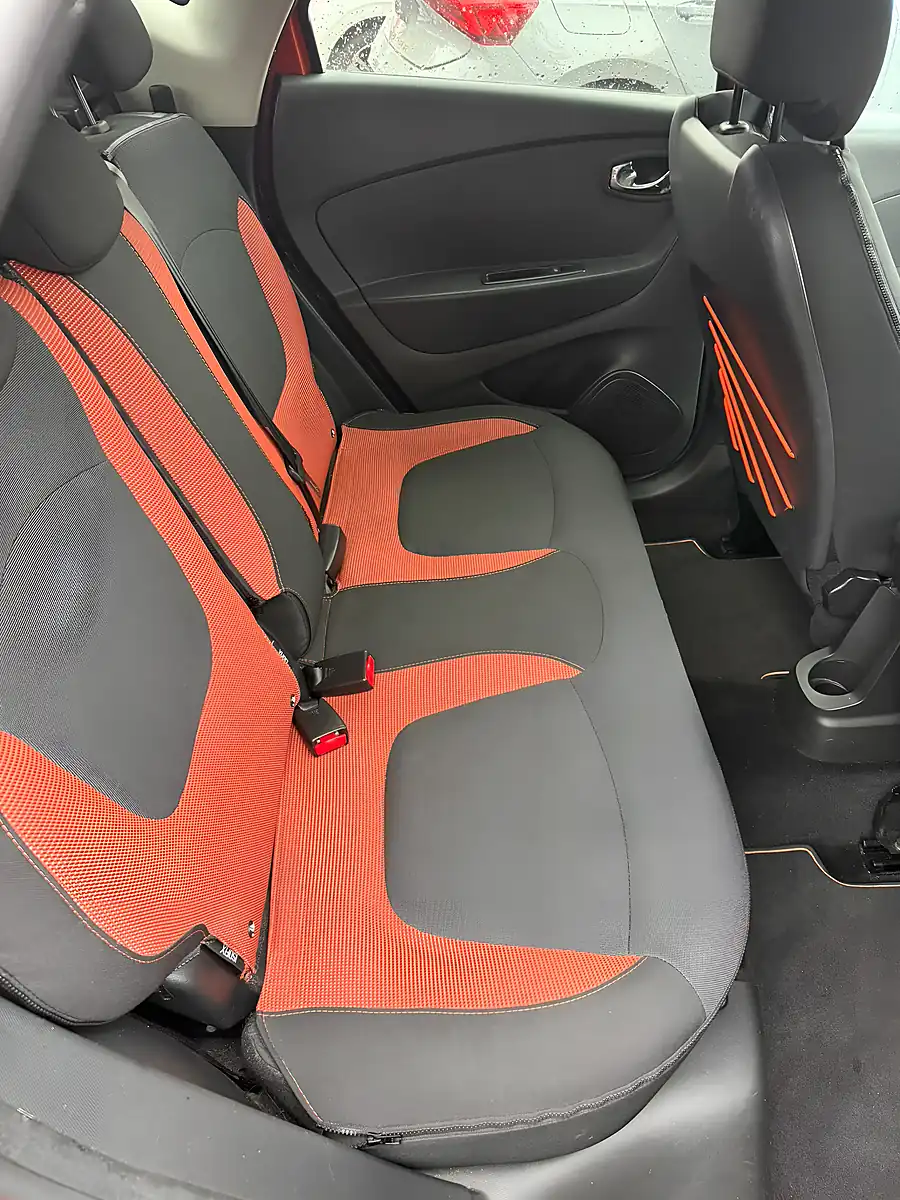 Used 2014 Renault Captur Orange - Interior and Exterior details 7
