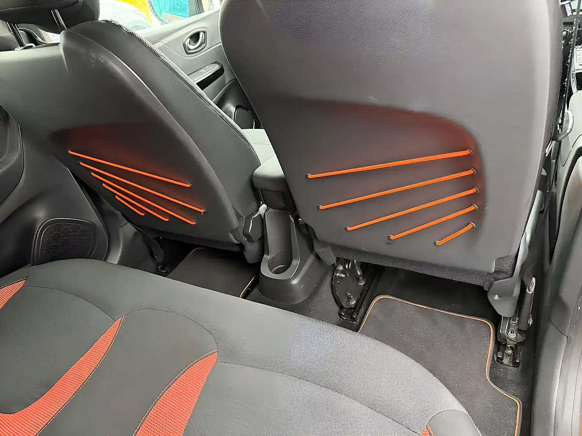 Used 2014 Renault Captur Orange - Interior and Exterior details 8