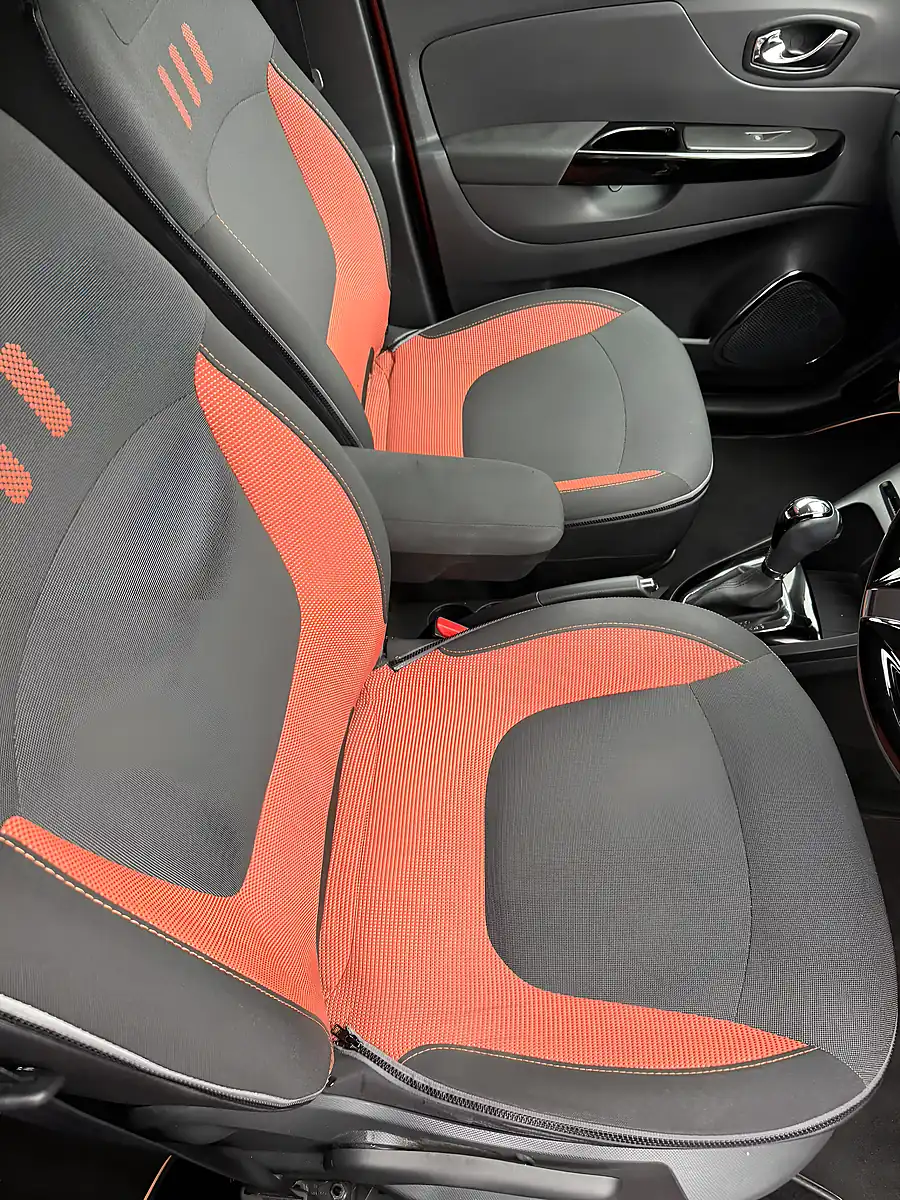 Used 2014 Renault Captur Orange - Interior and Exterior details 9