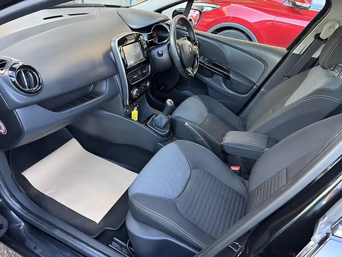 Used 2014 Renault Clio Dynamique Media Nav Black - Interior and Exterior details 10