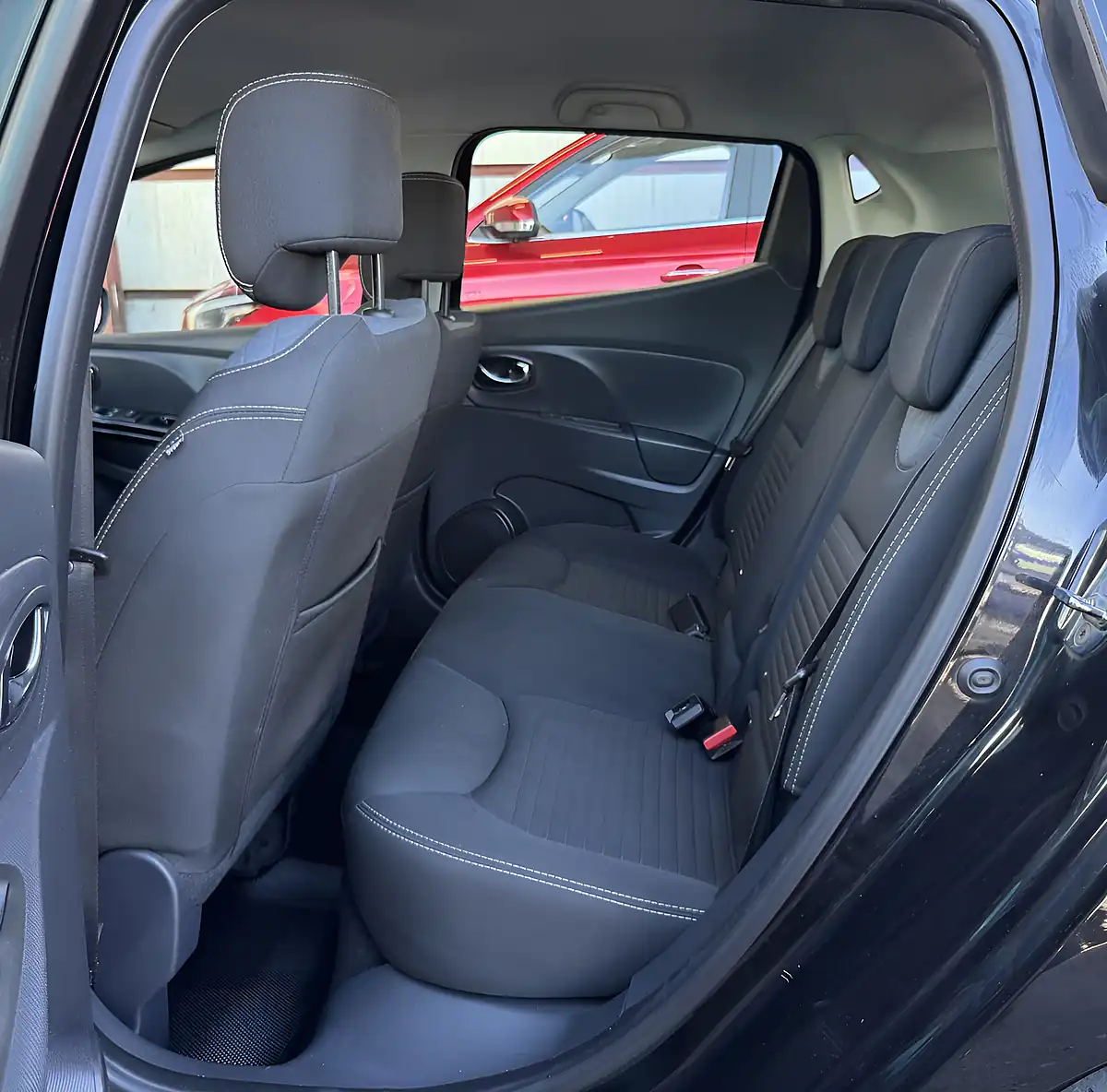 Used 2014 Renault Clio Dynamique Media Nav Black - Interior and Exterior details 11