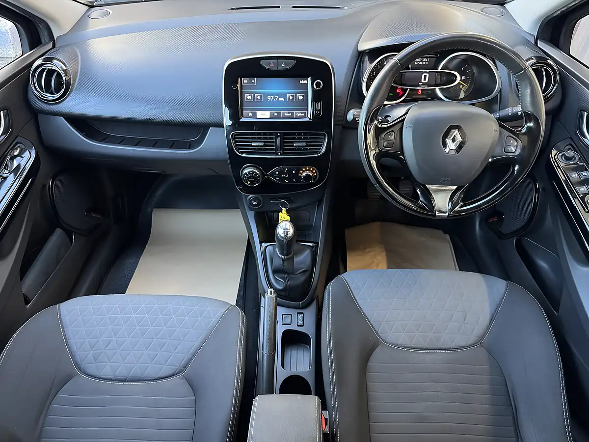 Used 2014 Renault Clio Dynamique Media Nav Black - Interior and Exterior details 12