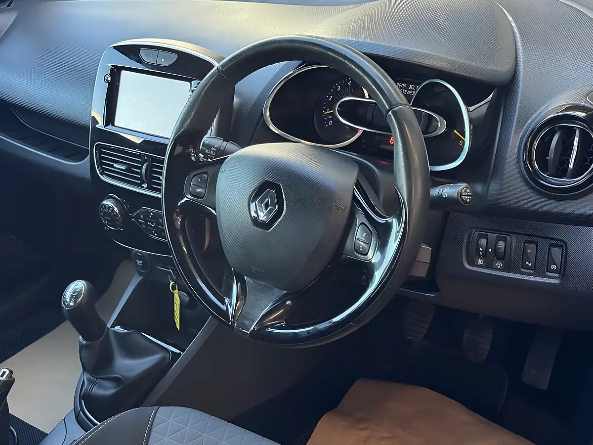 Used 2014 Renault Clio Dynamique Media Nav Black - Interior and Exterior details 13