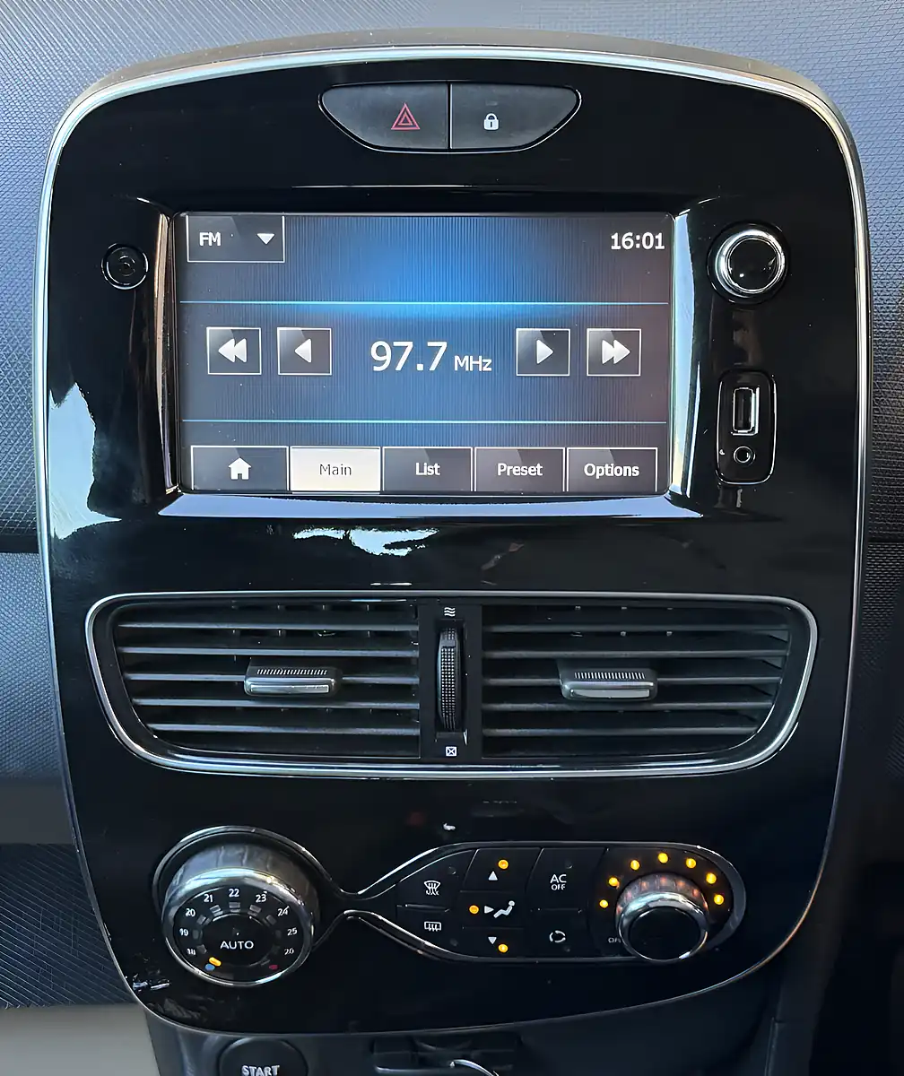 Used 2014 Renault Clio Dynamique Media Nav Black - Interior and Exterior details 14