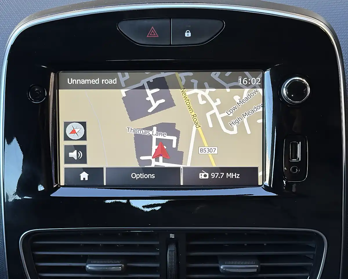 Used 2014 Renault Clio Dynamique Media Nav Black - Interior and Exterior details 16