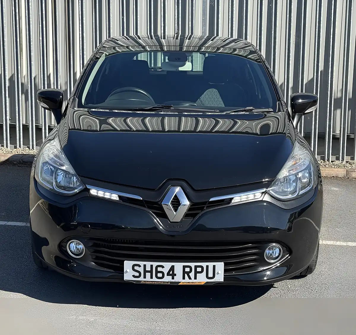 Used 2014 Renault Clio Dynamique Media Nav Black - Interior and Exterior details 3