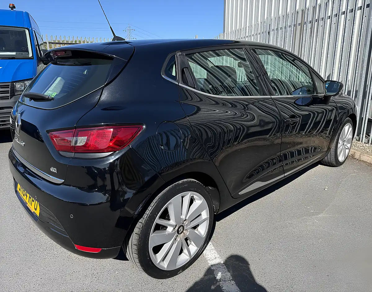 Used 2014 Renault Clio Dynamique Media Nav Black - Interior and Exterior details 5
