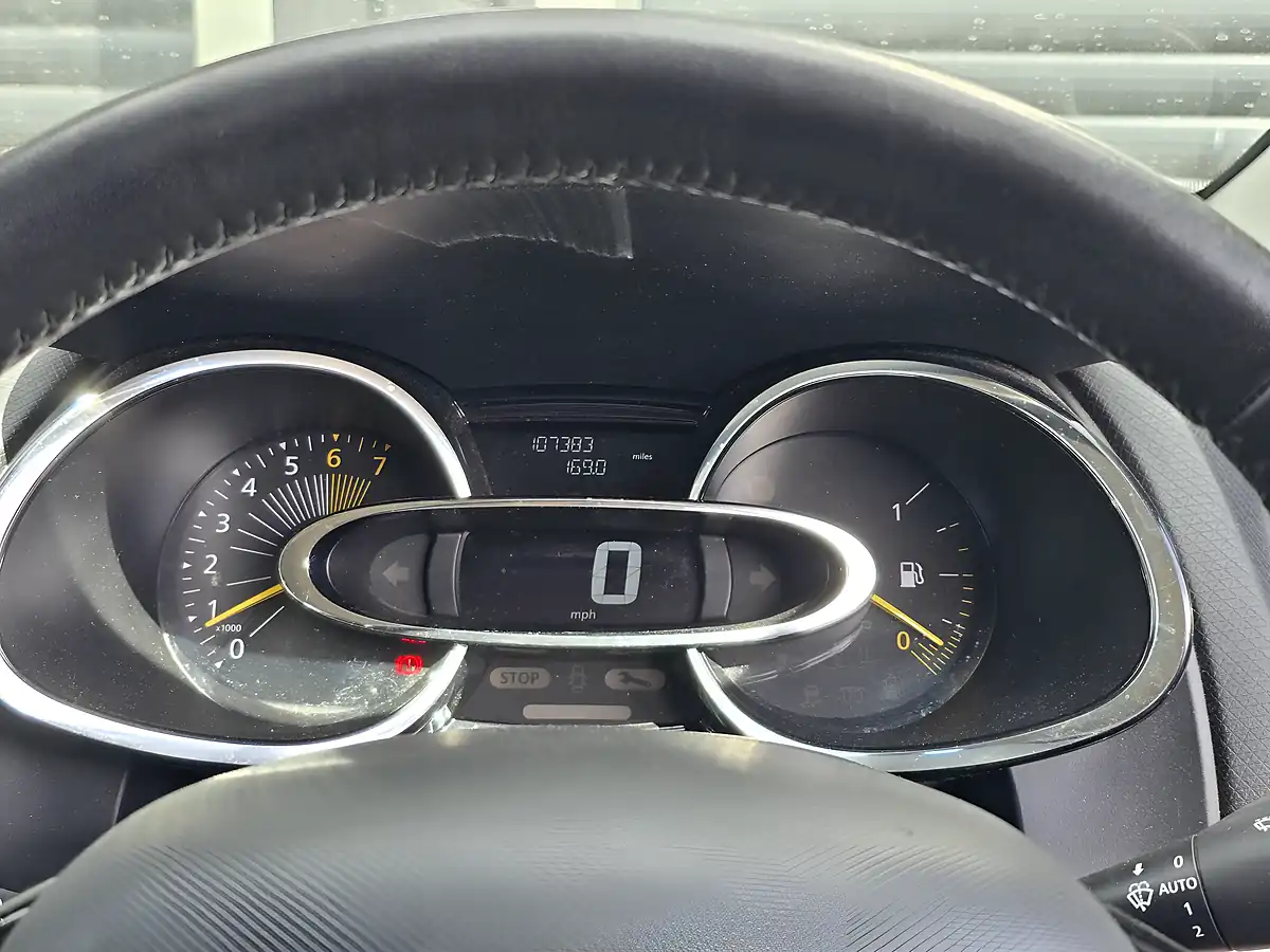Used 2014 Renault Clio Dynamique Medianav Black - Interior and Exterior details 10