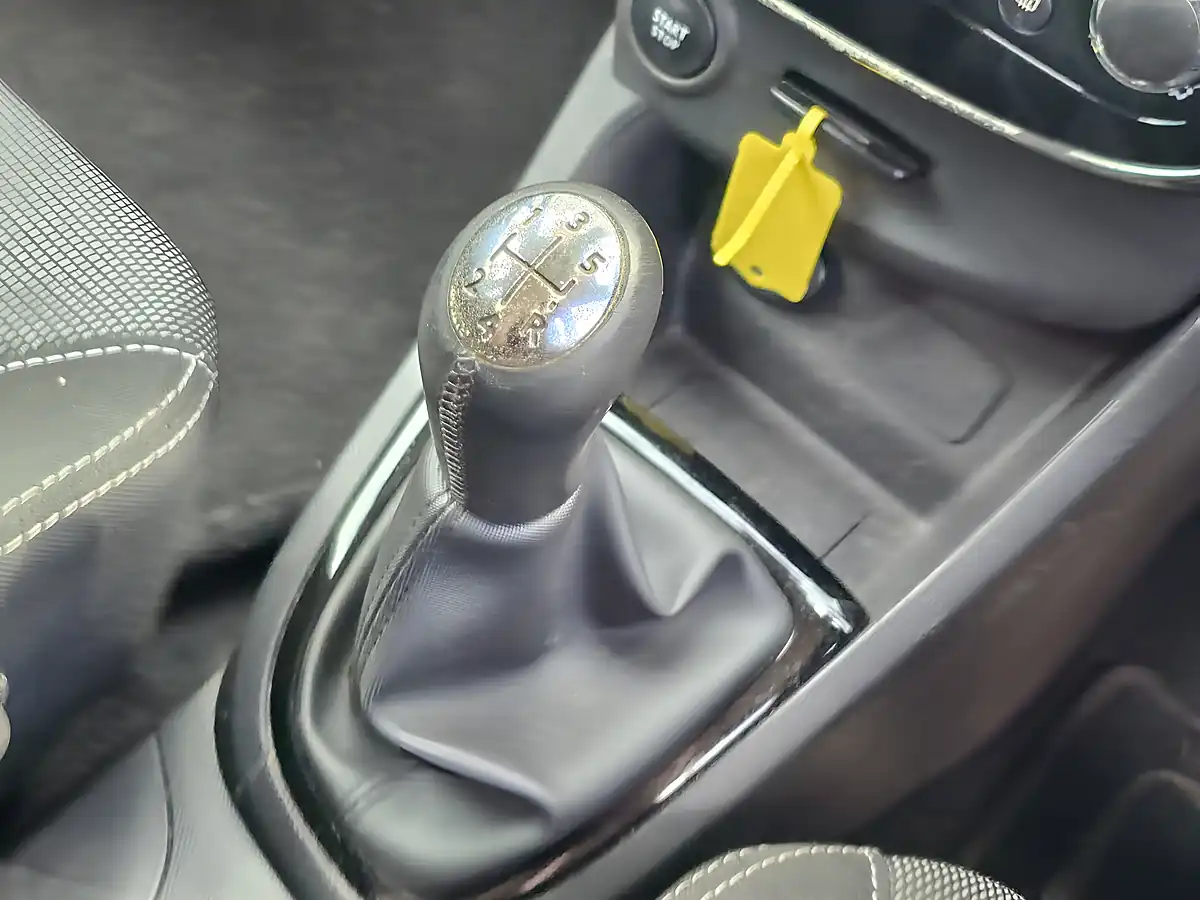 Used 2014 Renault Clio Dynamique Medianav Black - Interior and Exterior details 12