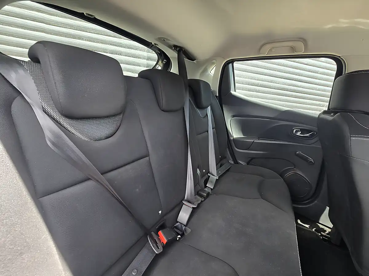 Used 2014 Renault Clio Dynamique Medianav Black - Interior and Exterior details 3