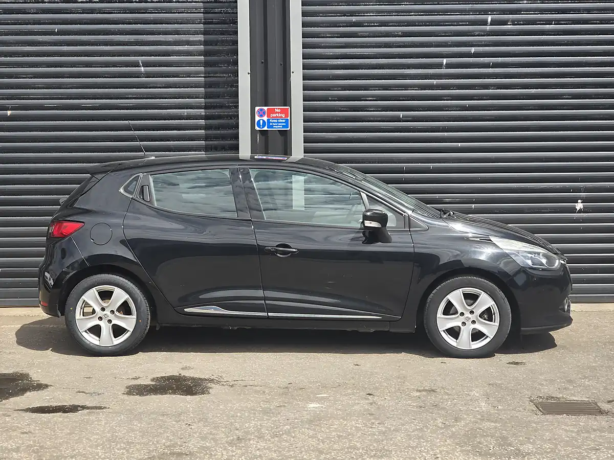 Used 2014 Renault Clio Dynamique Medianav Black - Interior and Exterior details 6