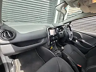 Used 2014 Renault Clio Dynamique Medianav Black - Interior and Exterior details 9