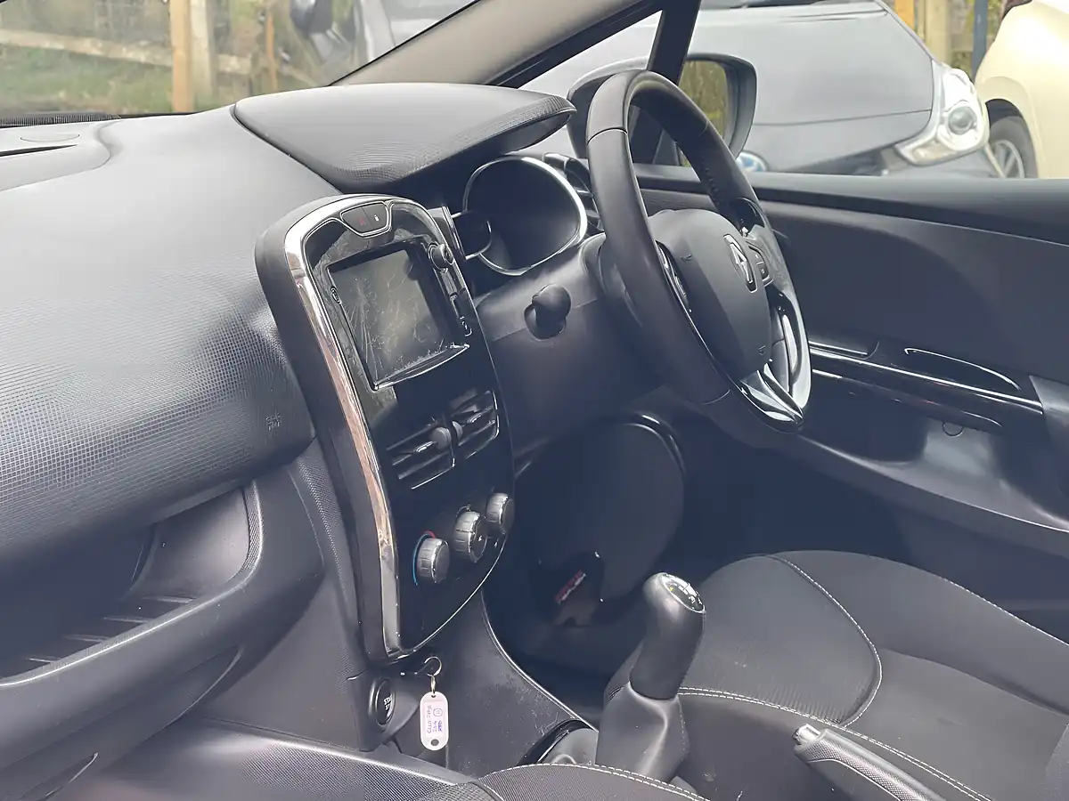 Used 2014 Renault Clio Dynamique Medianav Black - Interior and Exterior details 15