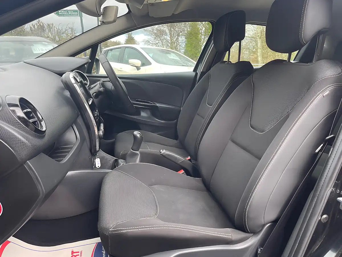 Used 2014 Renault Clio Dynamique Medianav Black - Interior and Exterior details 16