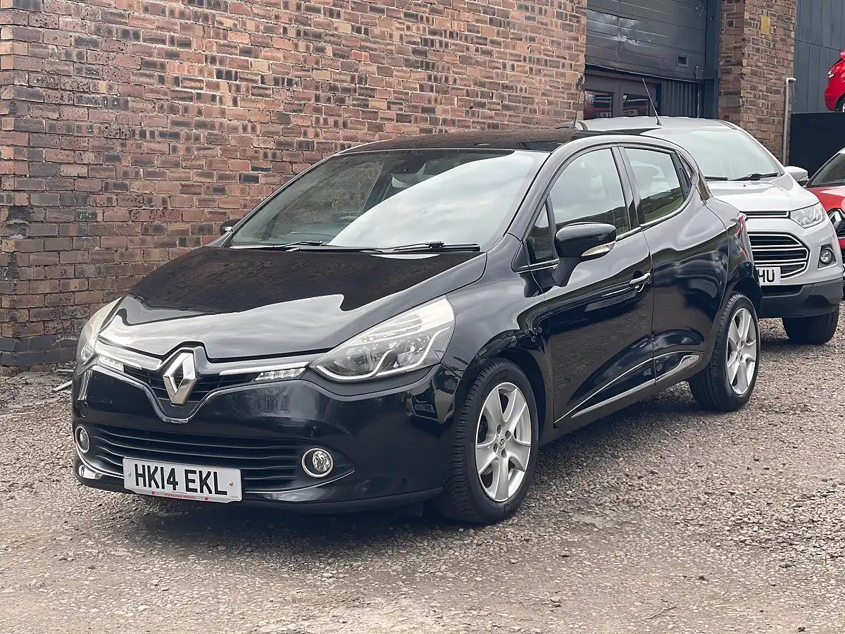 Used 2014 Renault Clio Dynamique Medianav Black - Interior and Exterior details 3