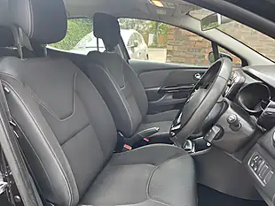 Used 2014 Renault Clio Dynamique Medianav Black - Interior and Exterior details 7