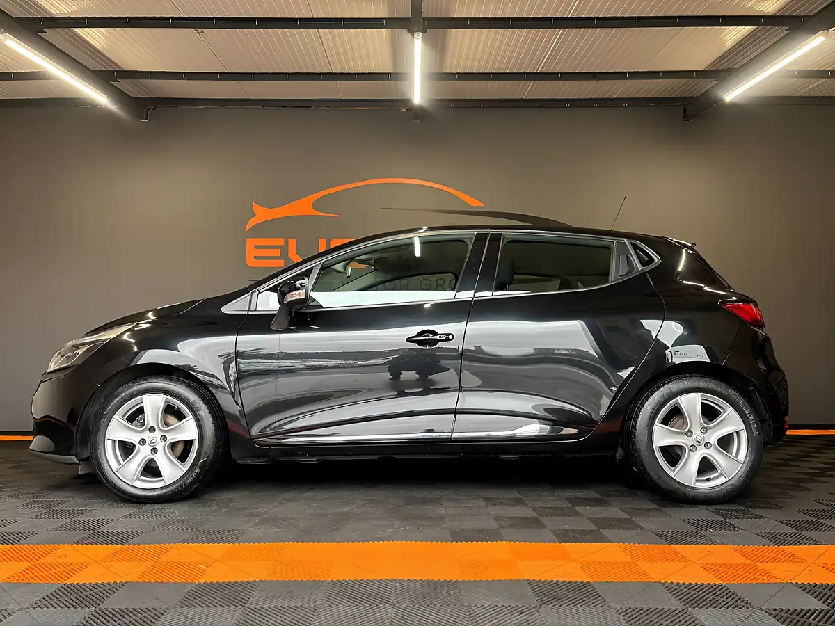 Used 2014 Renault Clio Dynamique Medianav Black - Interior and Exterior details 10