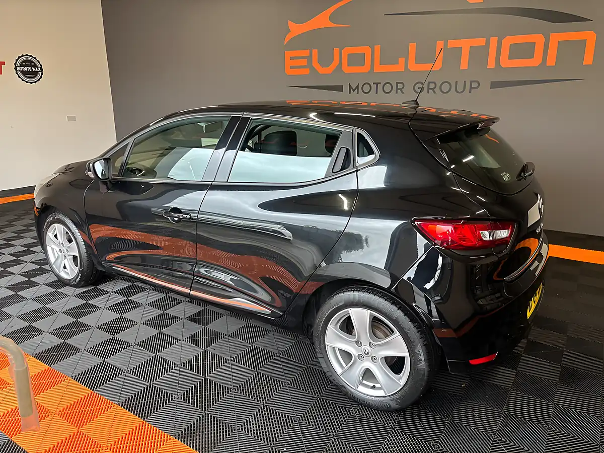 Used 2014 Renault Clio Dynamique Medianav Black - Interior and Exterior details 2