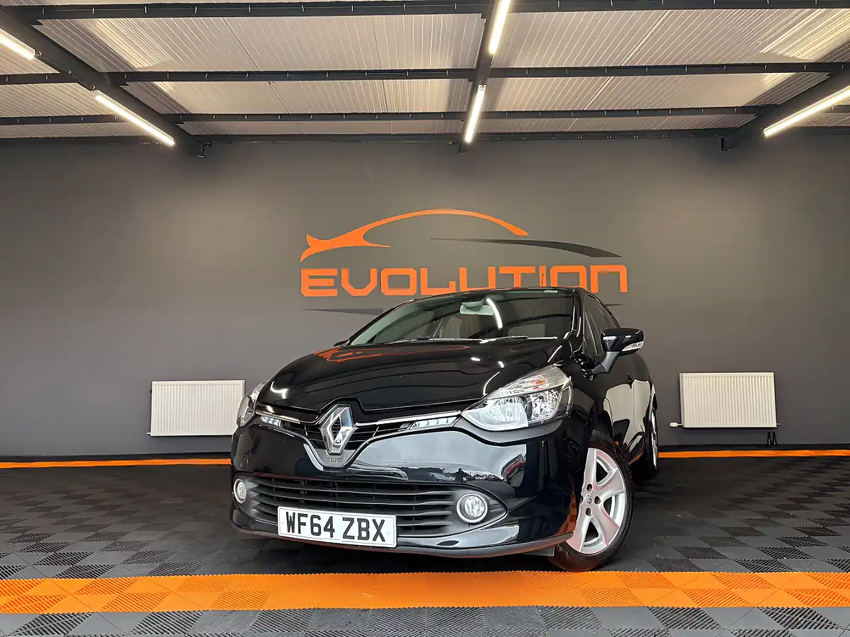 Used 2014 Renault Clio Dynamique Medianav Black - Interior and Exterior details 6