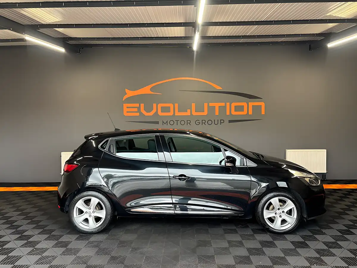 Used 2014 Renault Clio Dynamique Medianav Black - Interior and Exterior details 8