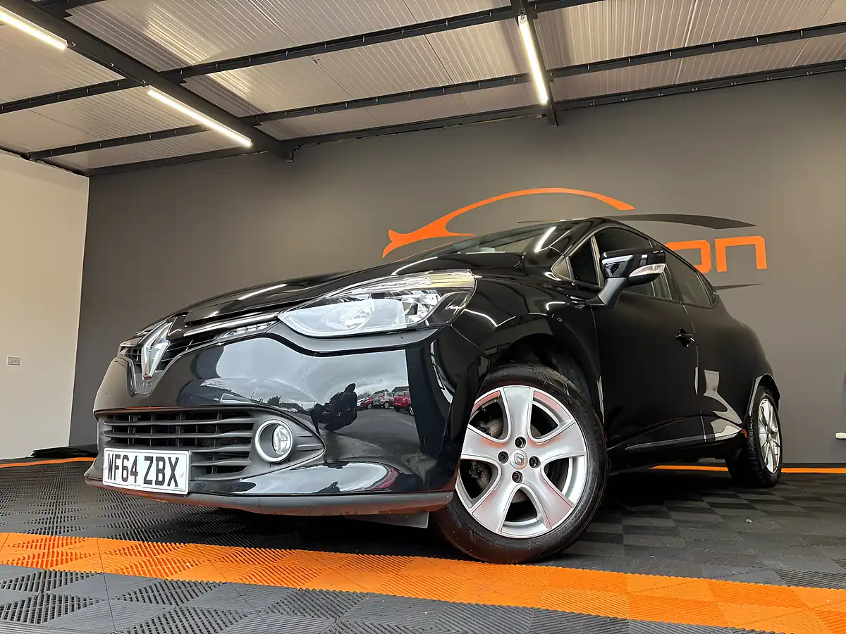 Used 2014 Renault Clio Dynamique Medianav Black - Interior and Exterior details 9