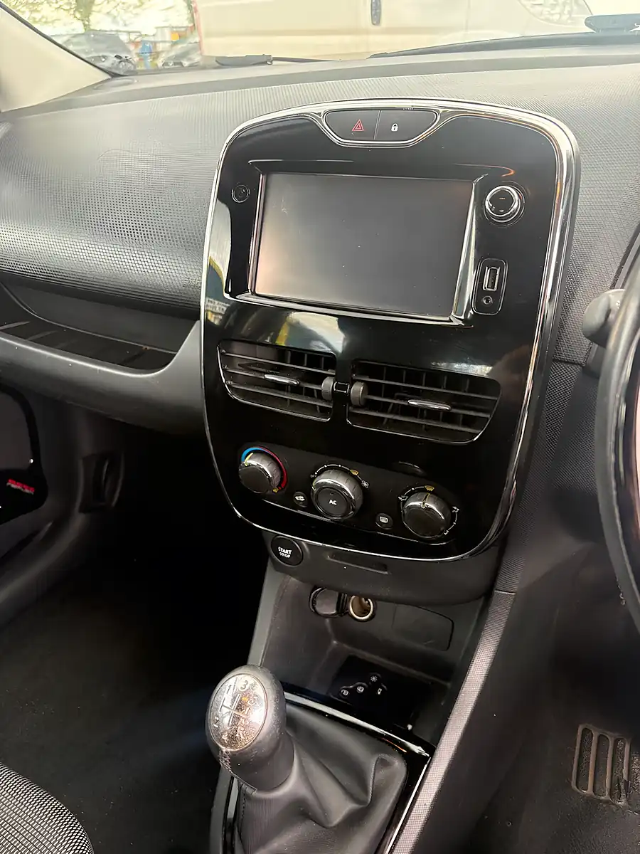 Used 2014 Renault Clio Dynamique Medianav Black - Interior and Exterior details 10