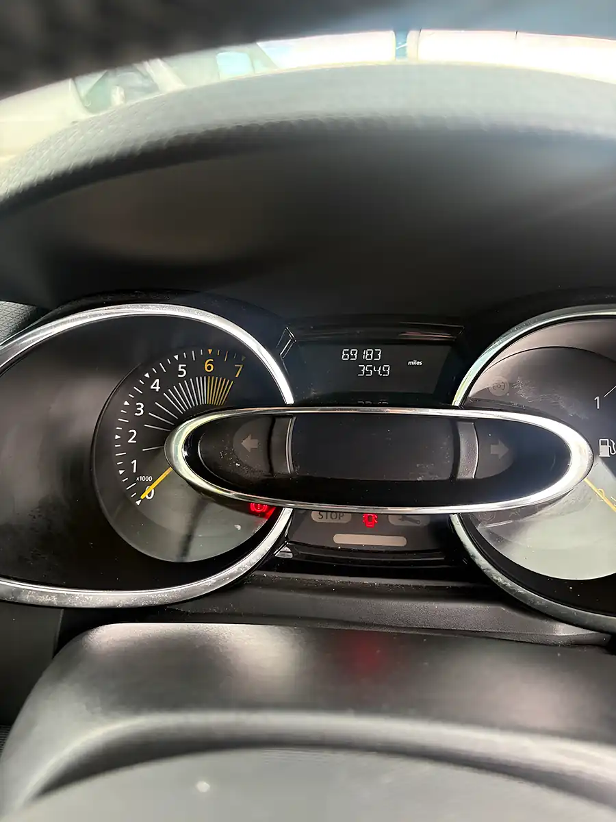 Used 2014 Renault Clio Dynamique Medianav Black - Interior and Exterior details 11