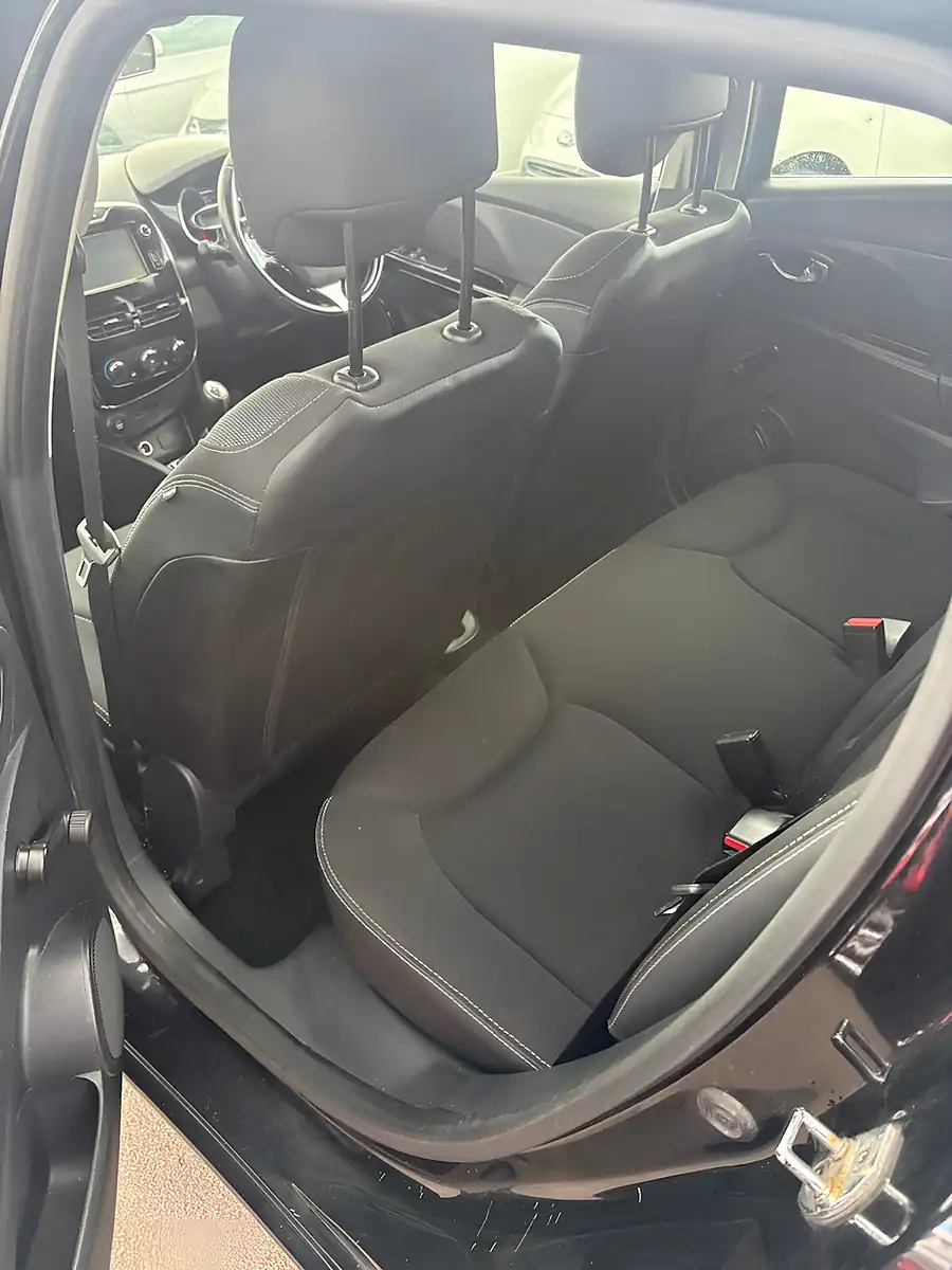 Used 2014 Renault Clio Dynamique Medianav Black - Interior and Exterior details 6