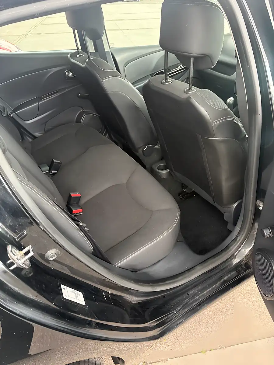 Used 2014 Renault Clio Dynamique Medianav Black - Interior and Exterior details 8