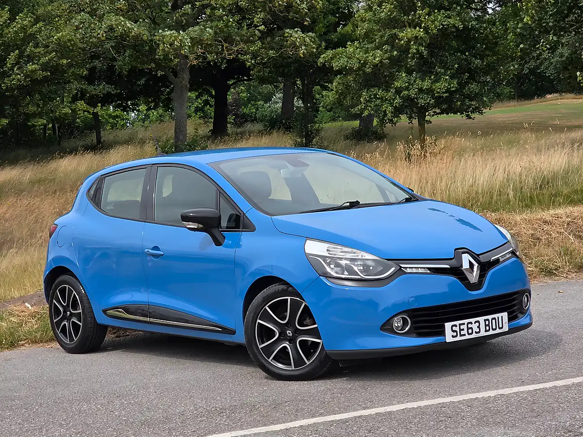 Used 2014 Renault Clio Dynamique Medianav Blue - Front View