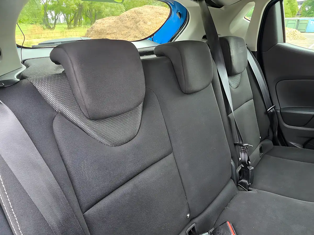 Used 2014 Renault Clio Dynamique Medianav Blue - Interior and Exterior details 11