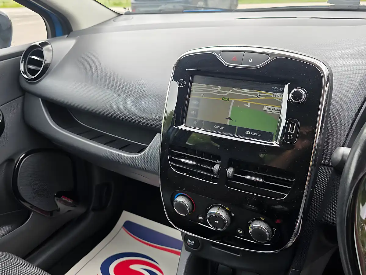 Used 2014 Renault Clio Dynamique Medianav Blue - Interior and Exterior details 15