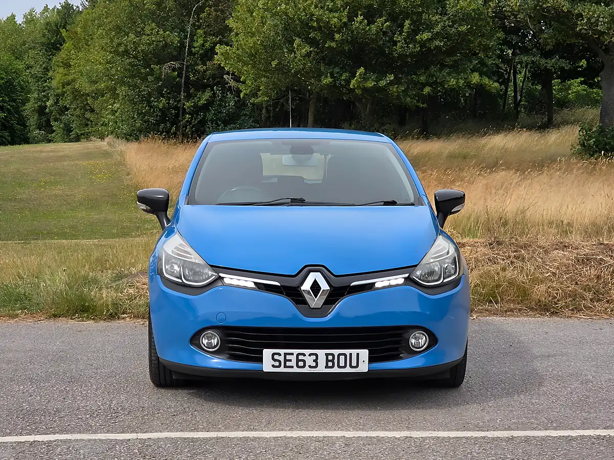 Used 2014 Renault Clio Dynamique Medianav Blue - Interior and Exterior details 2