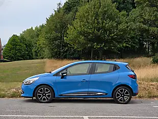 Used 2014 Renault Clio Dynamique Medianav Blue - Interior and Exterior details 4