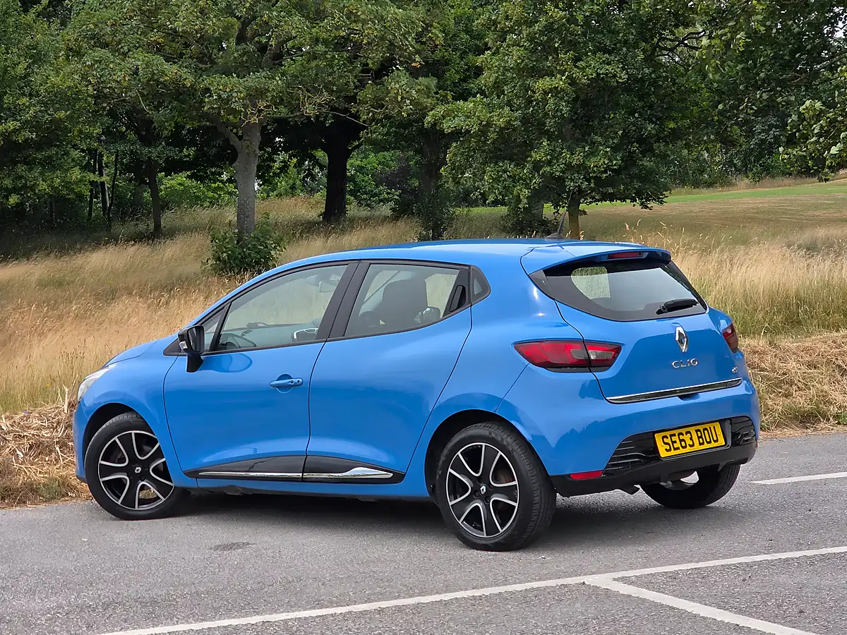 Used 2014 Renault Clio Dynamique Medianav Blue - Interior and Exterior details 5