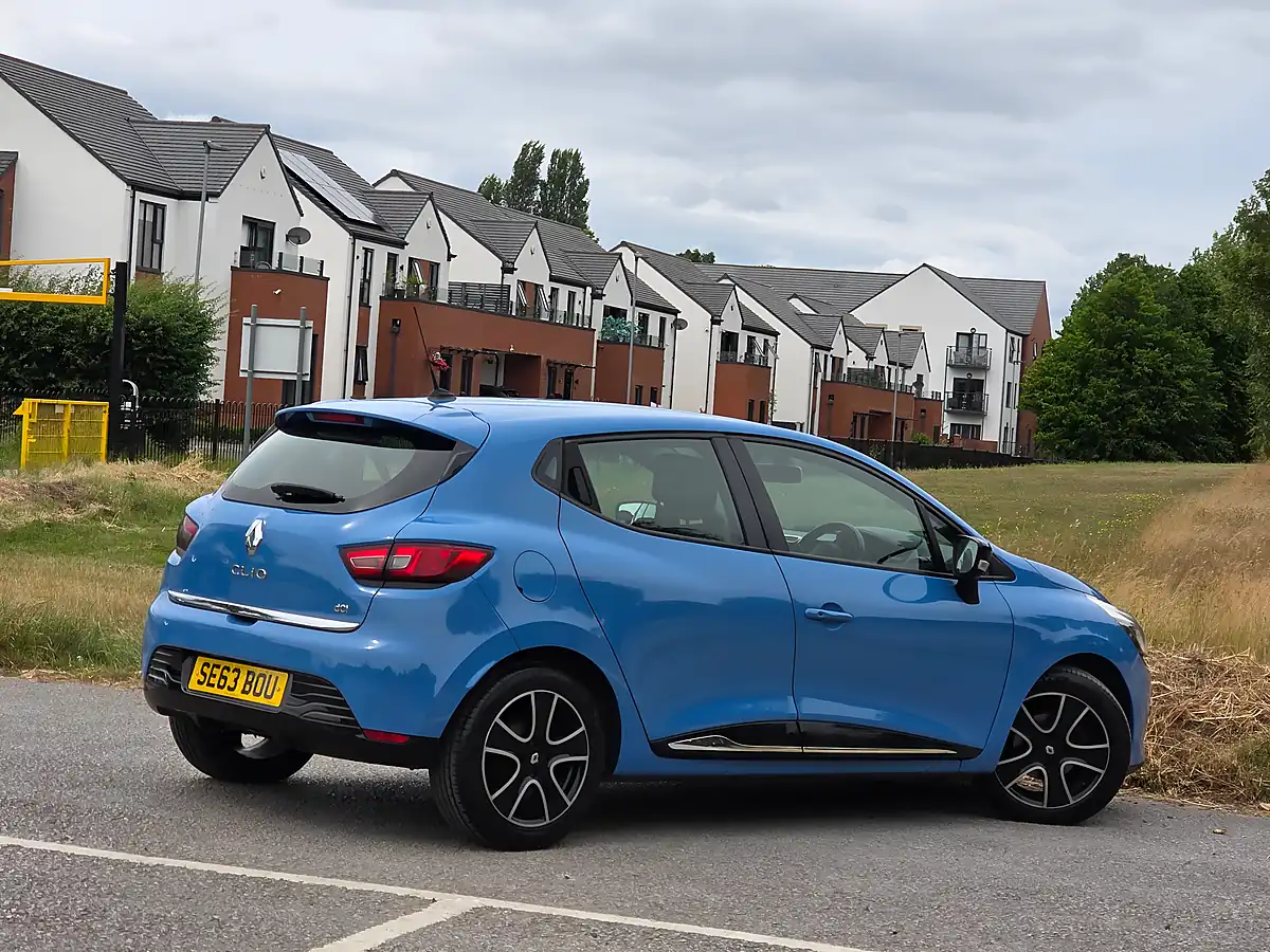 Used 2014 Renault Clio Dynamique Medianav Blue - Interior and Exterior details 7