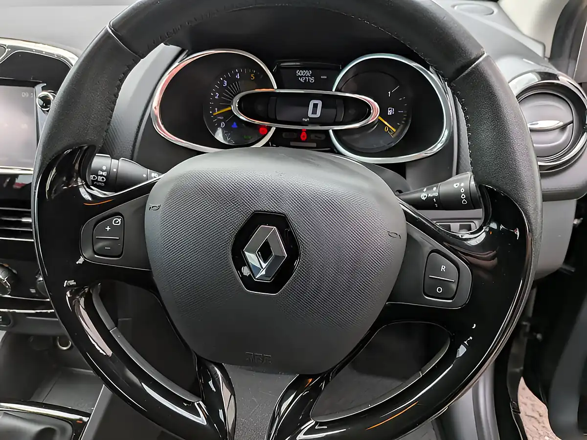 Used 2014 Renault Clio Dynamique Medianav Energy Black - Interior and Exterior details 11