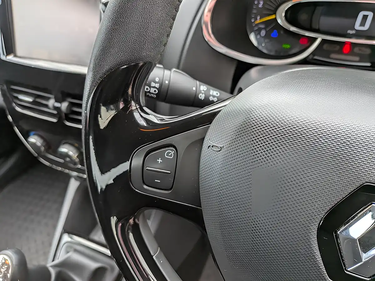 Used 2014 Renault Clio Dynamique Medianav Energy Black - Interior and Exterior details 12