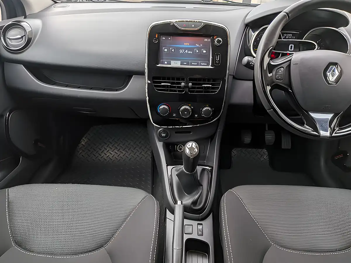 Used 2014 Renault Clio Dynamique Medianav Energy Black - Interior and Exterior details 14