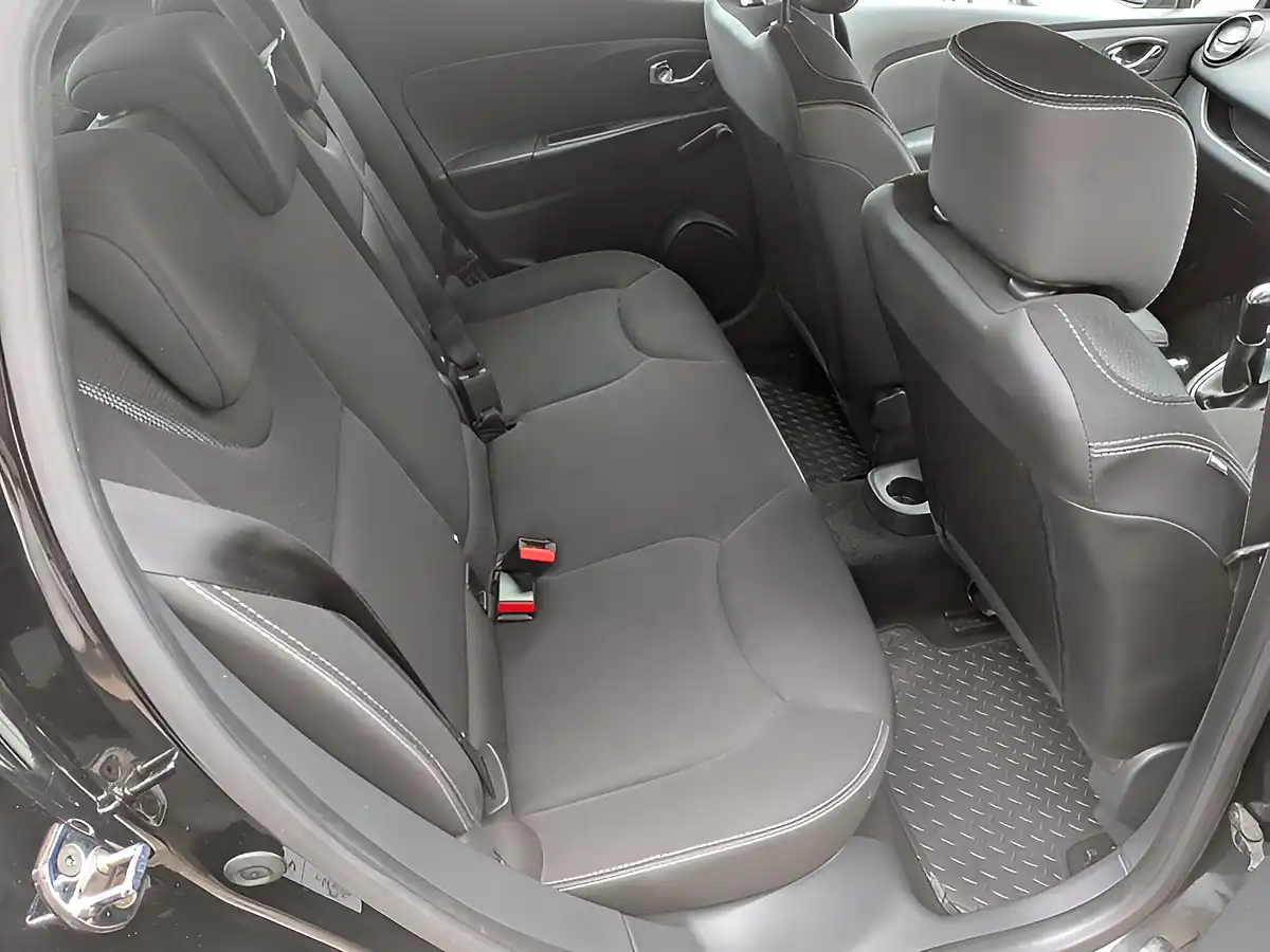 Used 2014 Renault Clio Dynamique Medianav Energy Black - Interior and Exterior details 16