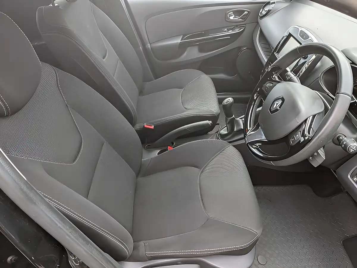 Used 2014 Renault Clio Dynamique Medianav Energy Black - Interior and Exterior details 9