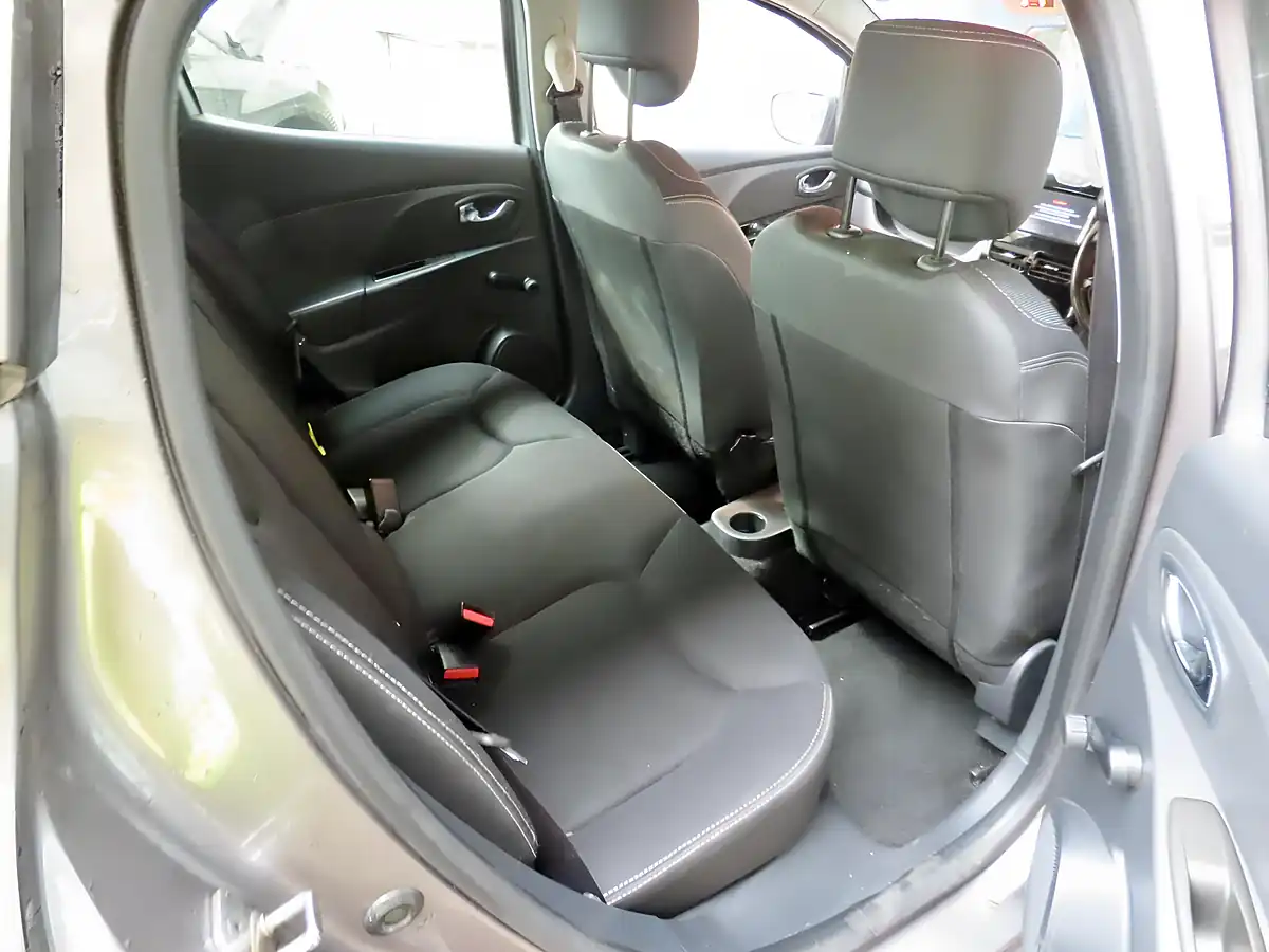 Used 2014 Renault Clio Dynamique Medianav Grey - Interior and Exterior details 10