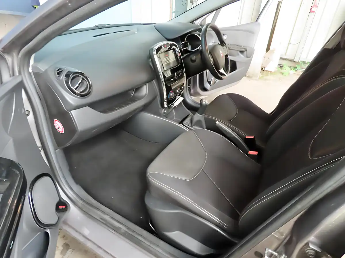 Used 2014 Renault Clio Dynamique Medianav Grey - Interior and Exterior details 11