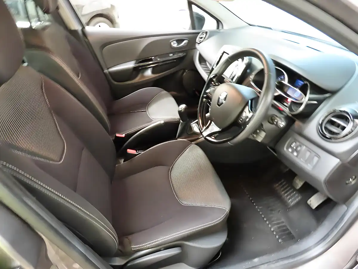 Used 2014 Renault Clio Dynamique Medianav Grey - Interior and Exterior details 8
