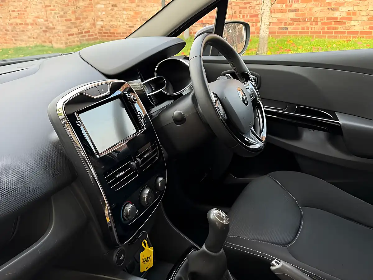 Used 2014 Renault Clio Dynamique Medianav Grey - Interior and Exterior details 10