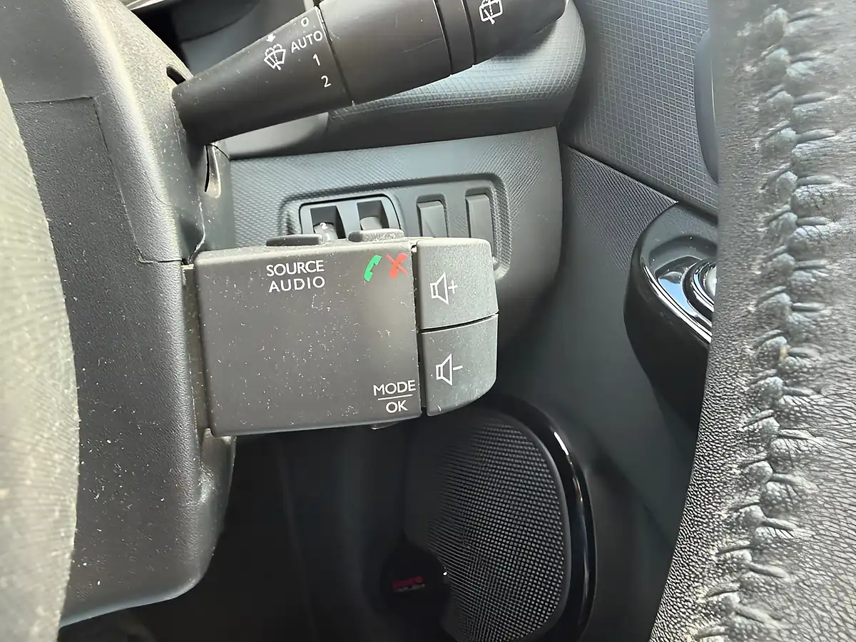 Used 2014 Renault Clio Dynamique Medianav Grey - Interior and Exterior details 15