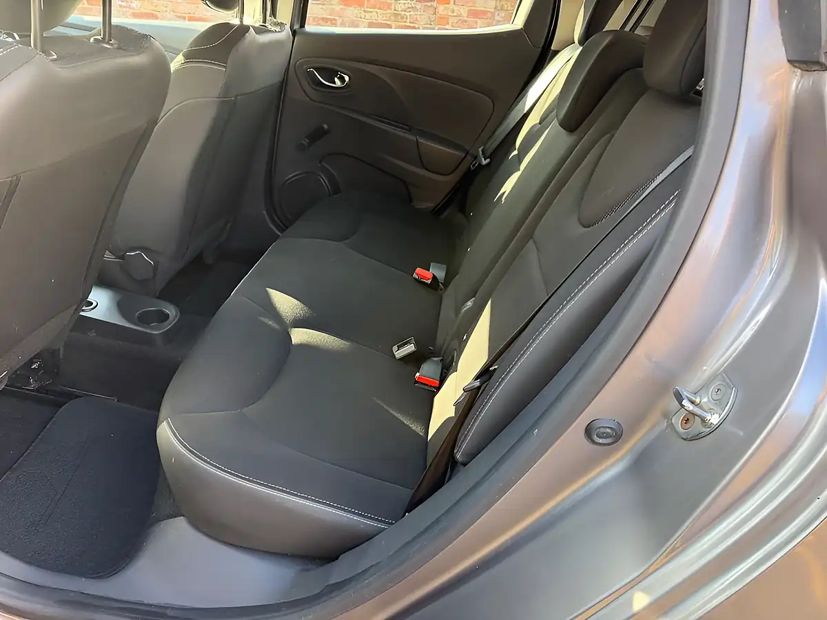 Used 2014 Renault Clio Dynamique Medianav Grey - Interior and Exterior details 17