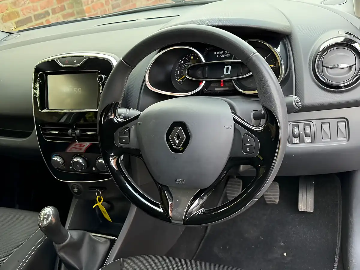 Used 2014 Renault Clio Dynamique Medianav Grey - Interior and Exterior details 4