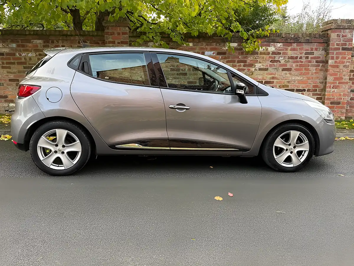 Used 2014 Renault Clio Dynamique Medianav Grey - Interior and Exterior details 8
