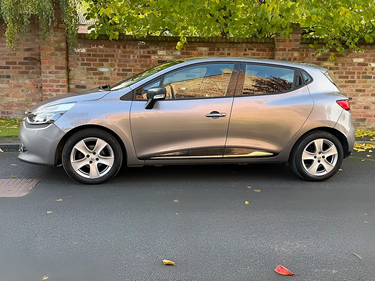 Used 2014 Renault Clio Dynamique Medianav Grey - Interior and Exterior details 9